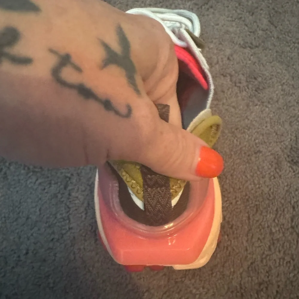 Nike Women’s Sneakers - Picture 11 of 11